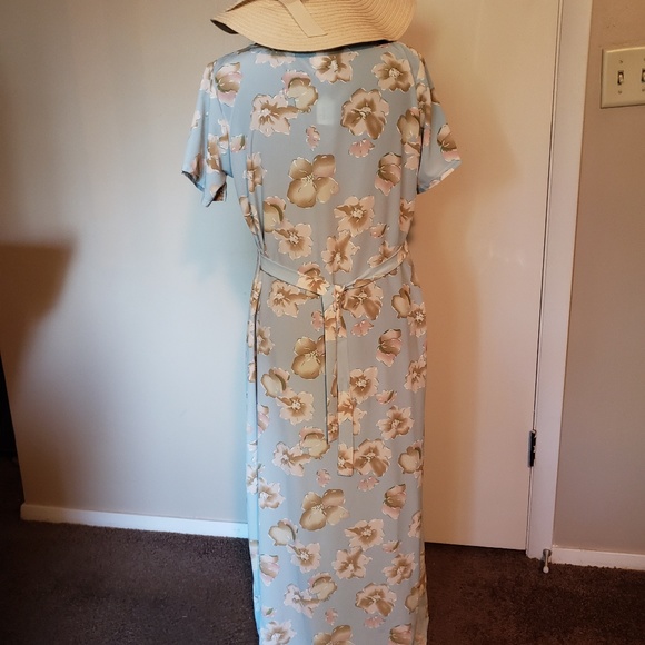 Dress - Picture 3 of 7